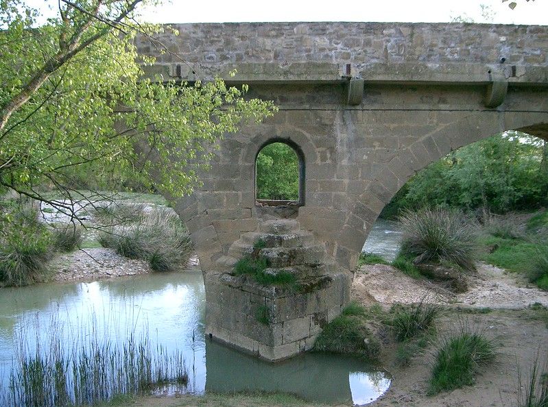 Puente Romanico en el río Onsella. FOTO: MIGUEL ÁNGEL ANTONANZAS