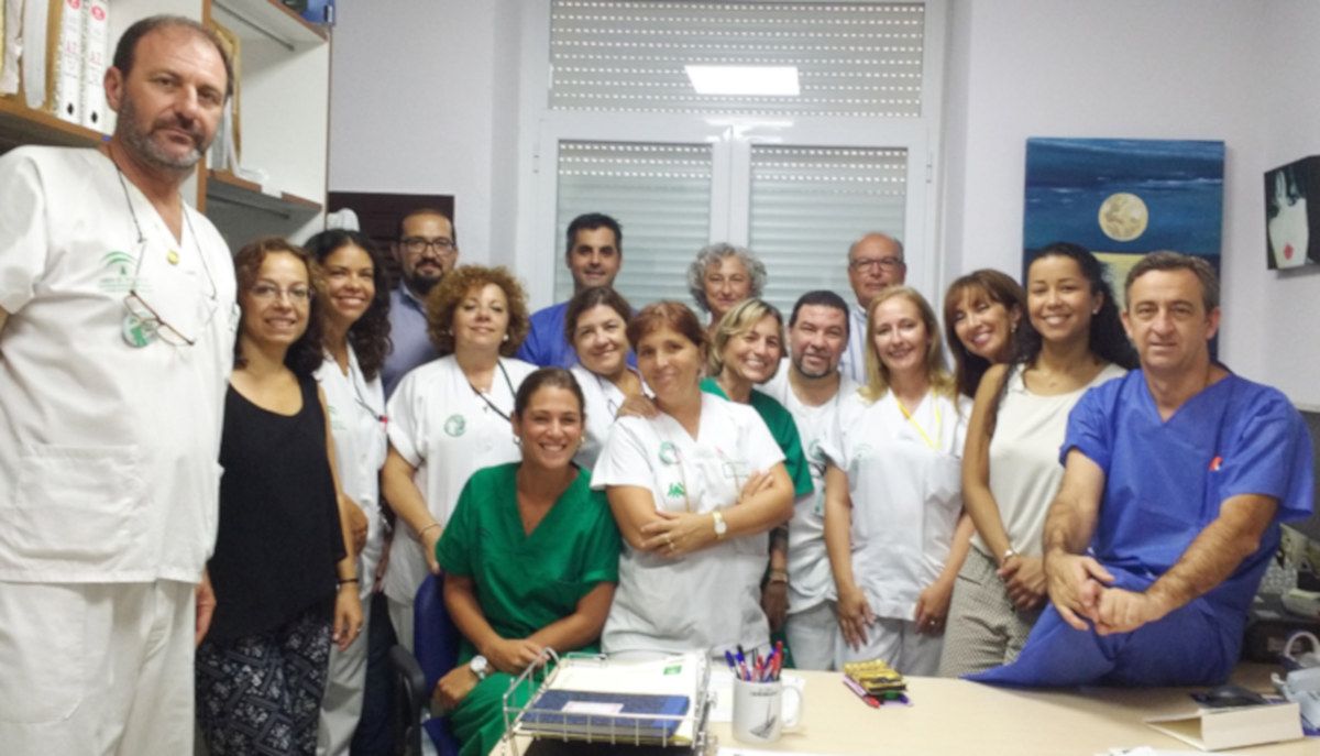 El equipo de Neurocirugía del Puerta del Mar, en una imagen retrospectiva. FOTO: SAS