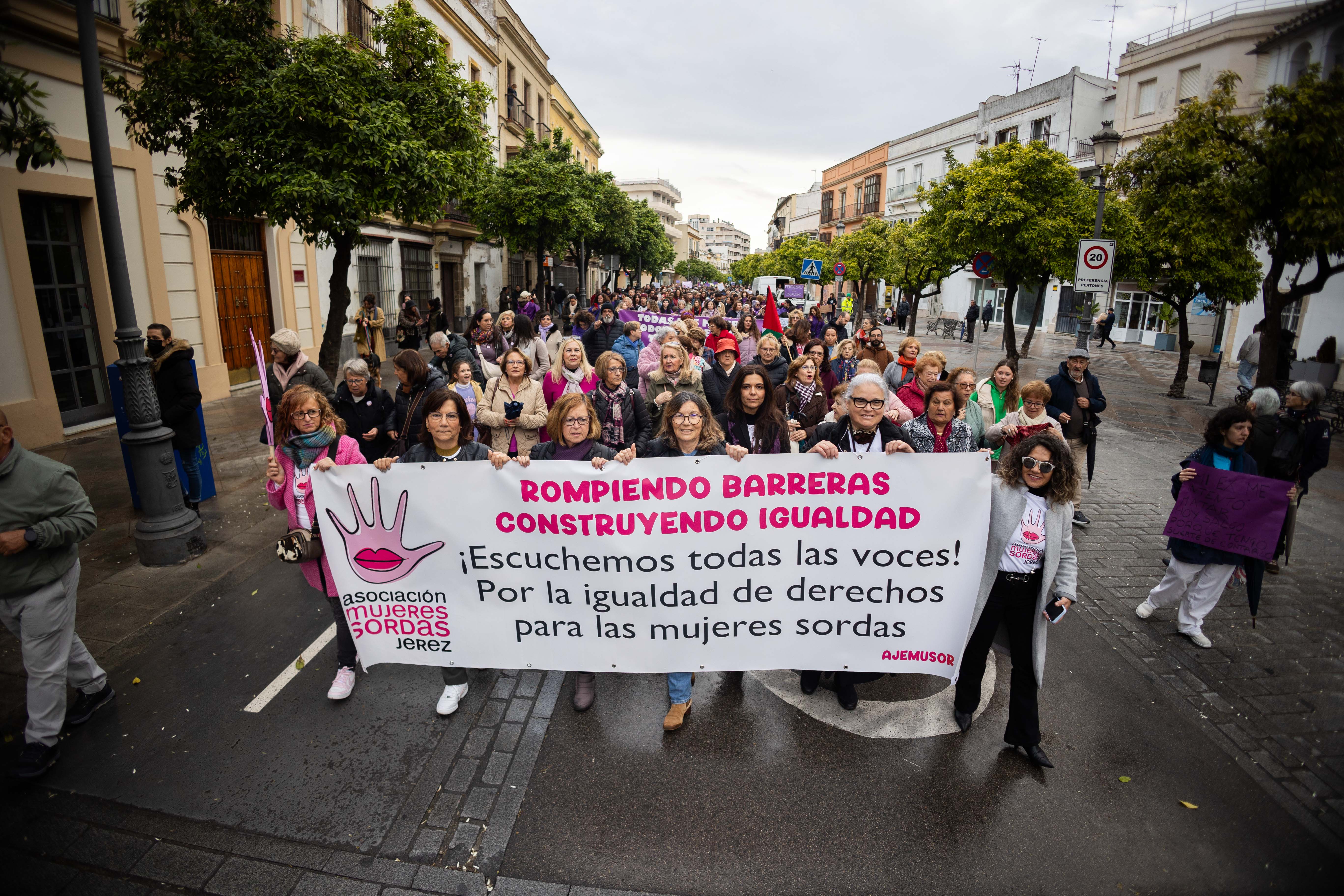 Así ha sido la marcha por el 8M en Jerez