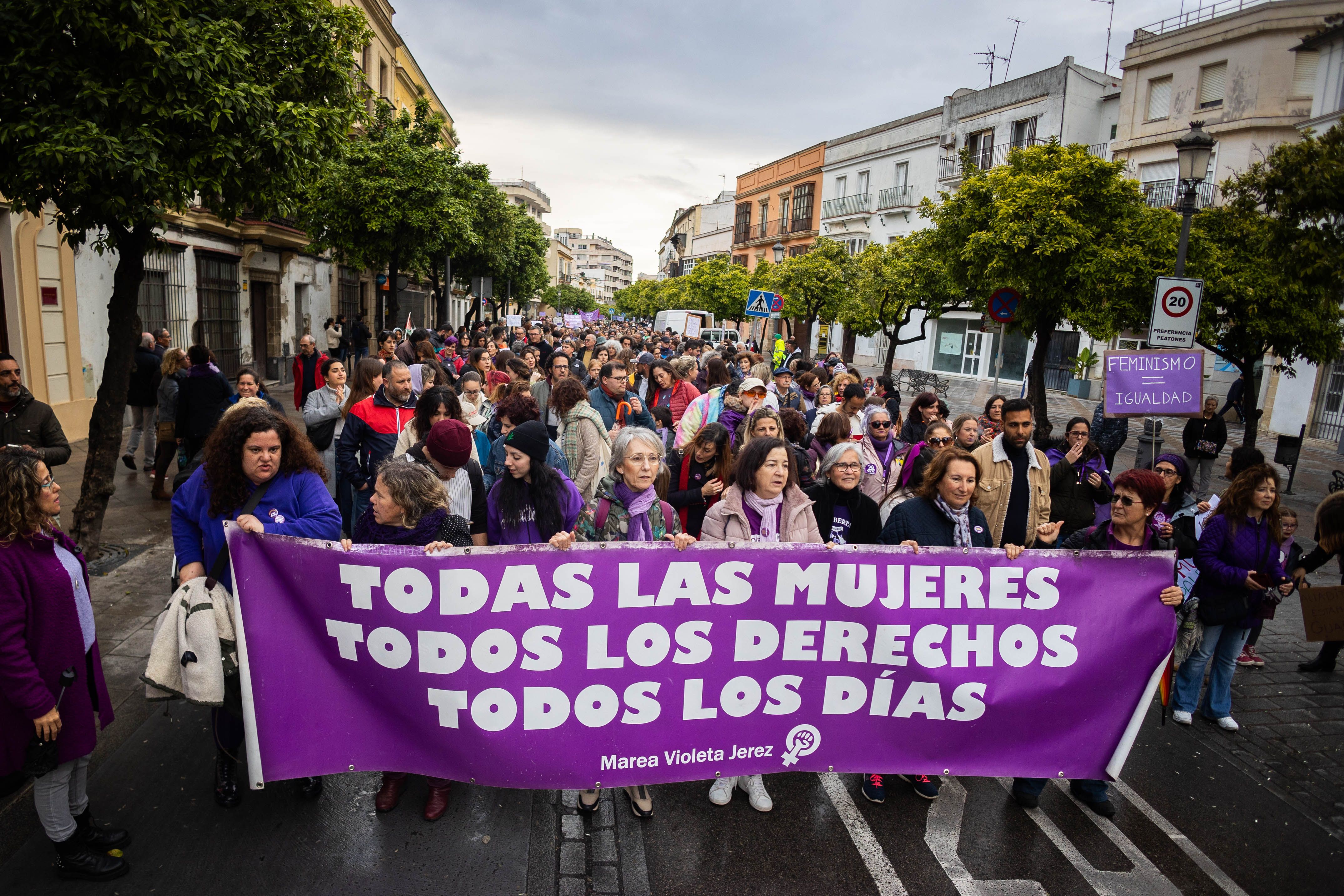 Así ha sido la marcha por el 8M en Jerez