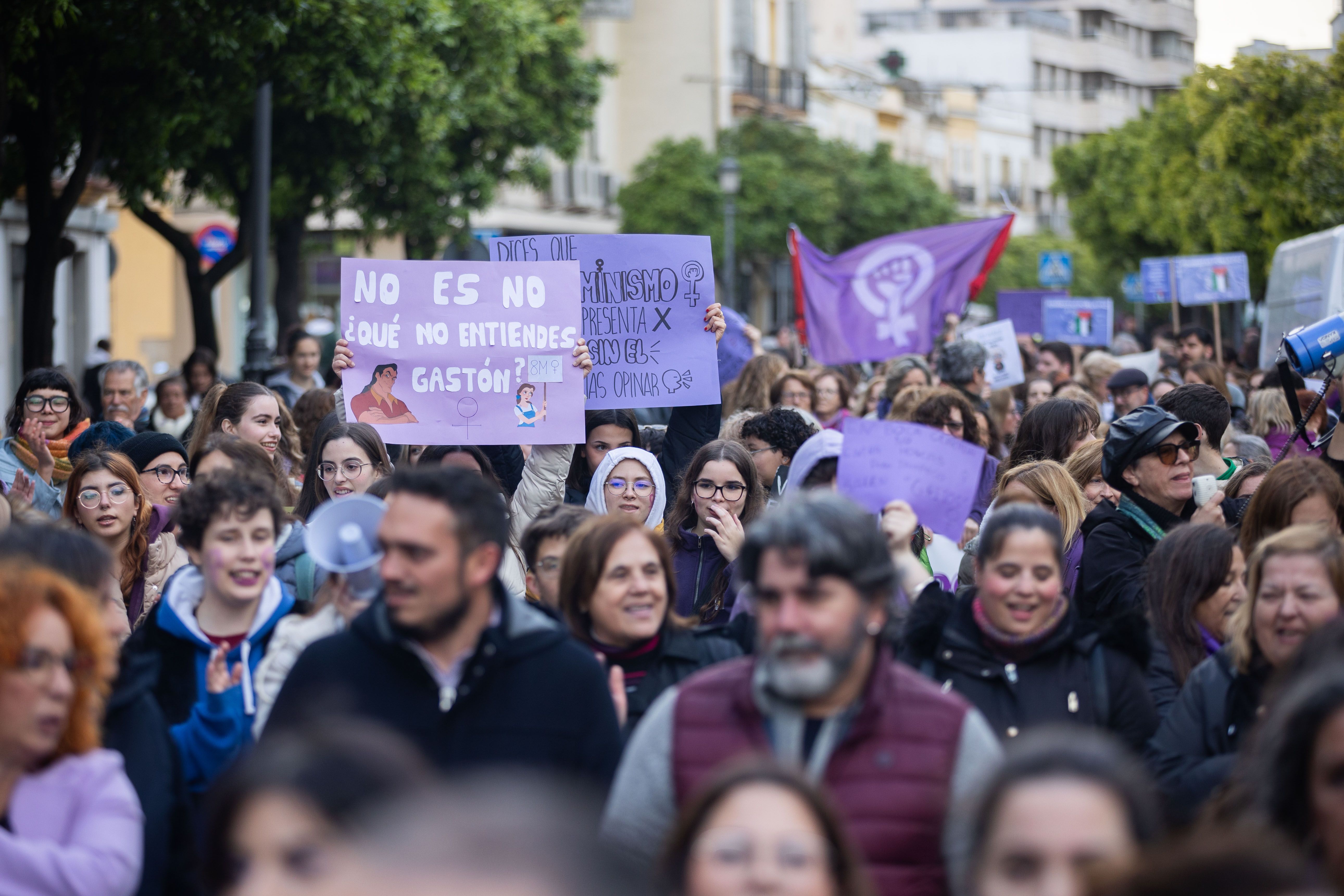 Así ha sido la marcha por el 8M en Jerez