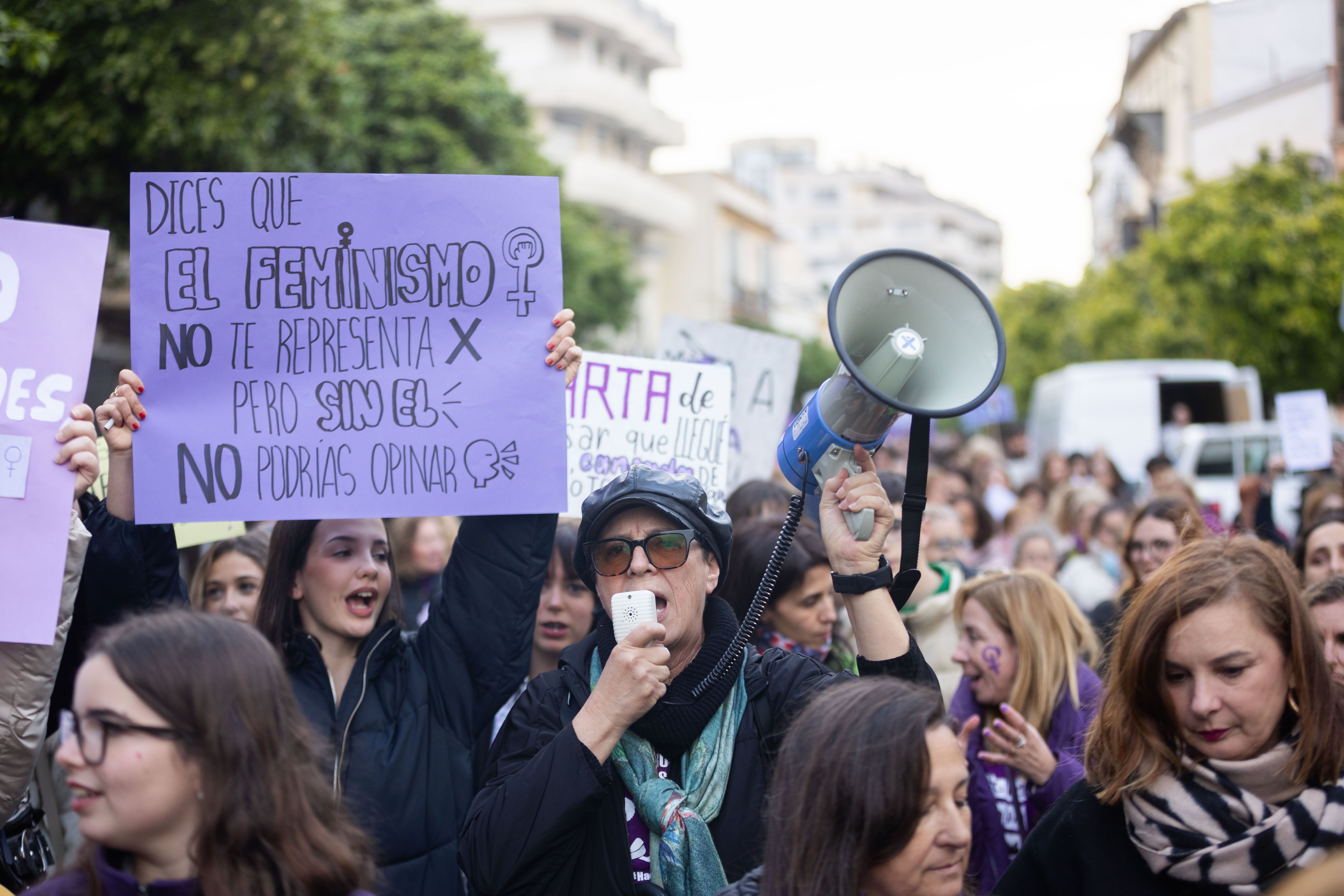 Así ha sido la marcha por el 8M en Jerez