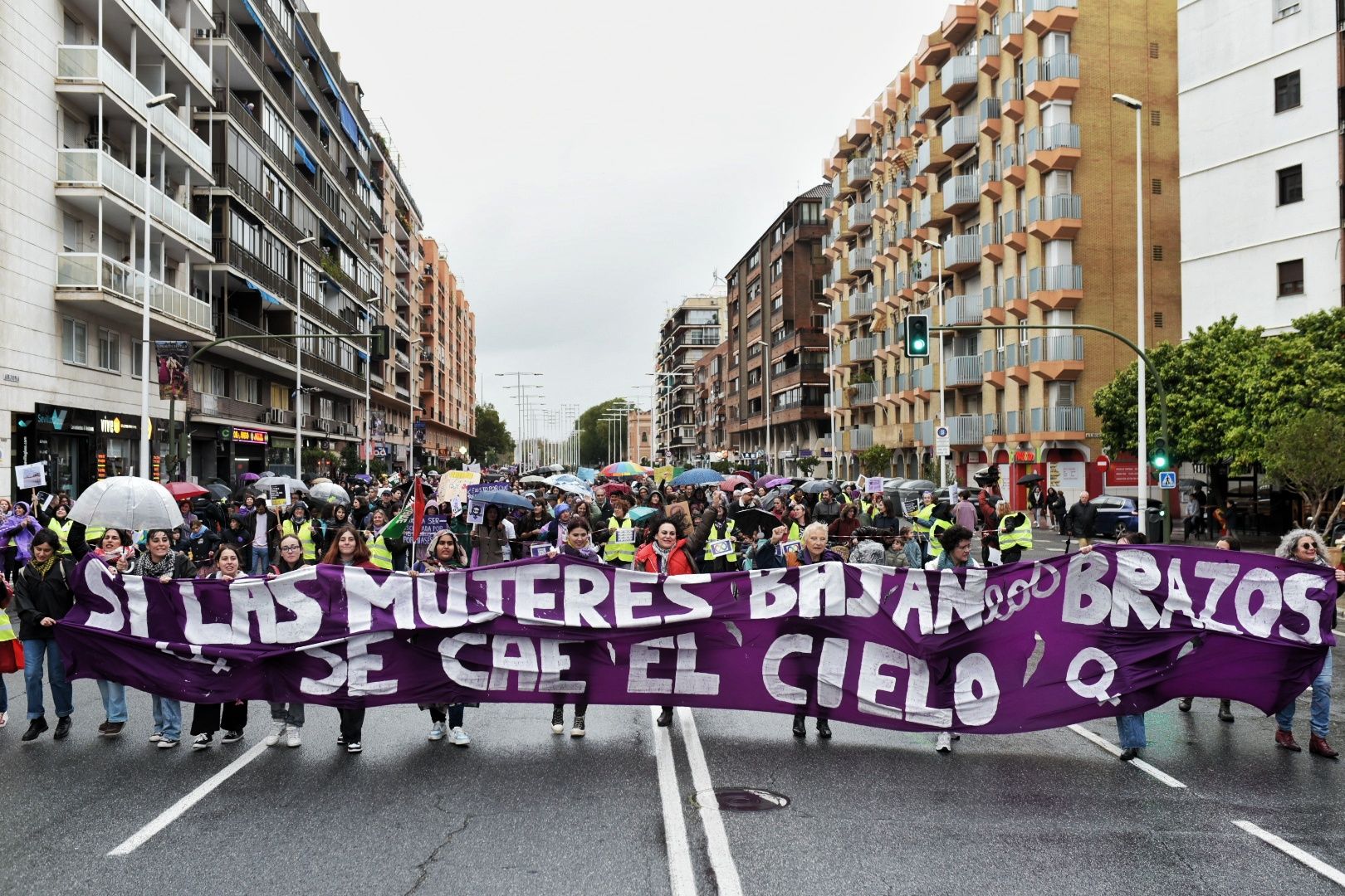 Las manifestaciones del 8M en Sevilla, en un día desapacible pero reivindicativo.