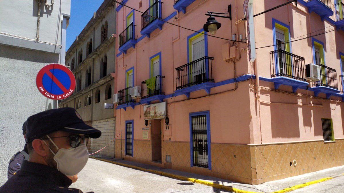 Pensión de Algeciras donde sus residentes están aislados.