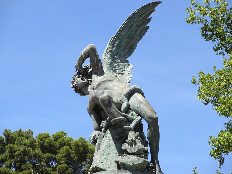 Estatua del Ángel Caído, en el Retiro madrileño. FOTO: Massimo Pollani