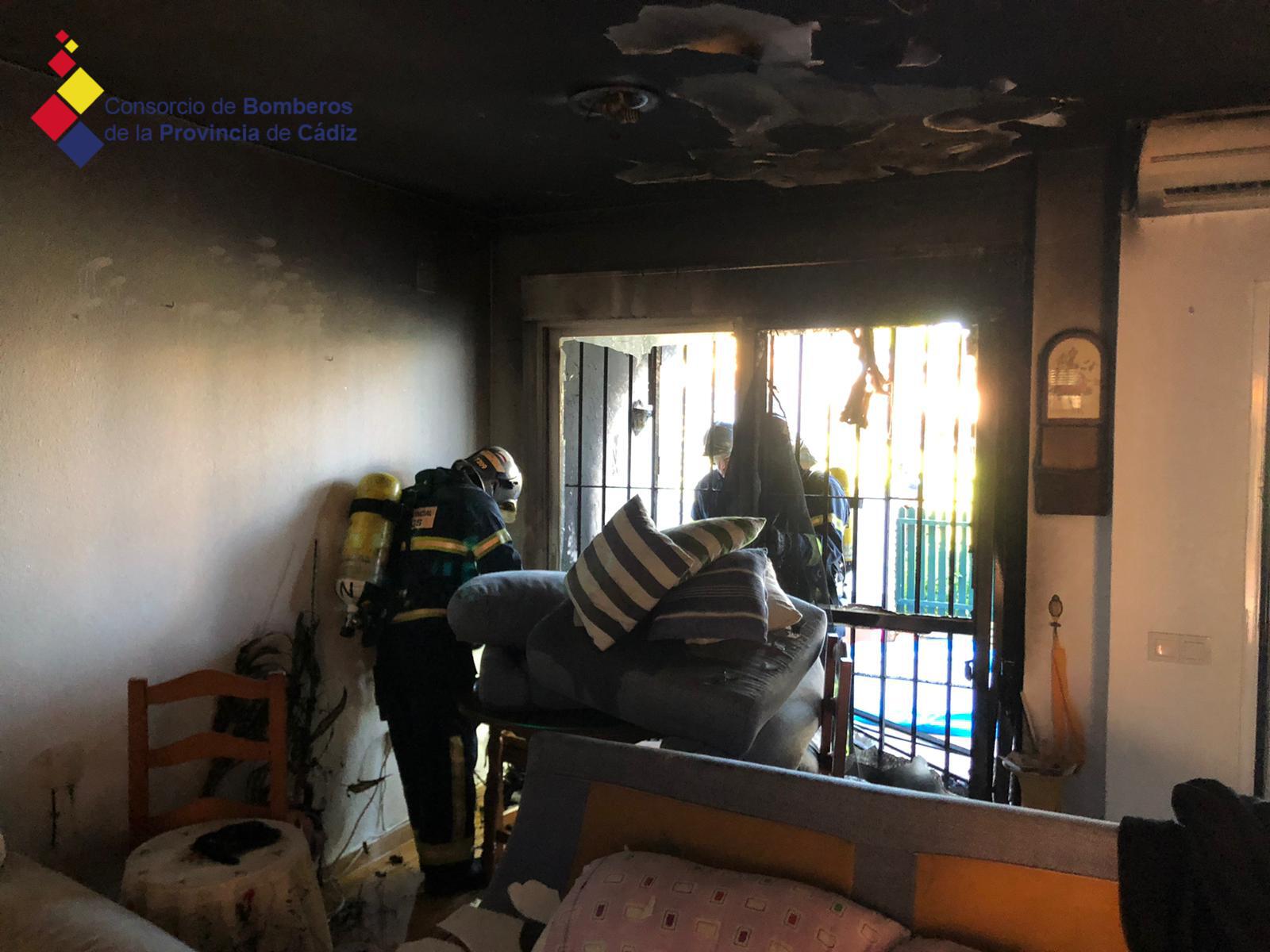 Incendio en Chiclana, en la mañana de este domingo.