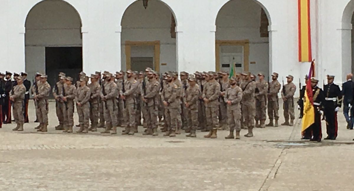 Militares de San Fernando, poco antes de su marcha a Mali en diciembre de 2018, en una imagen publicada por el diputado de Cs Javier Cano.