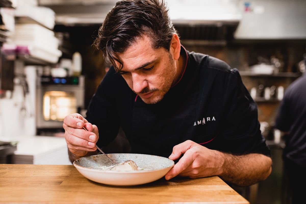 El chef Javier Fabo, en Amara, cocina de Euskadi en Sevilla.