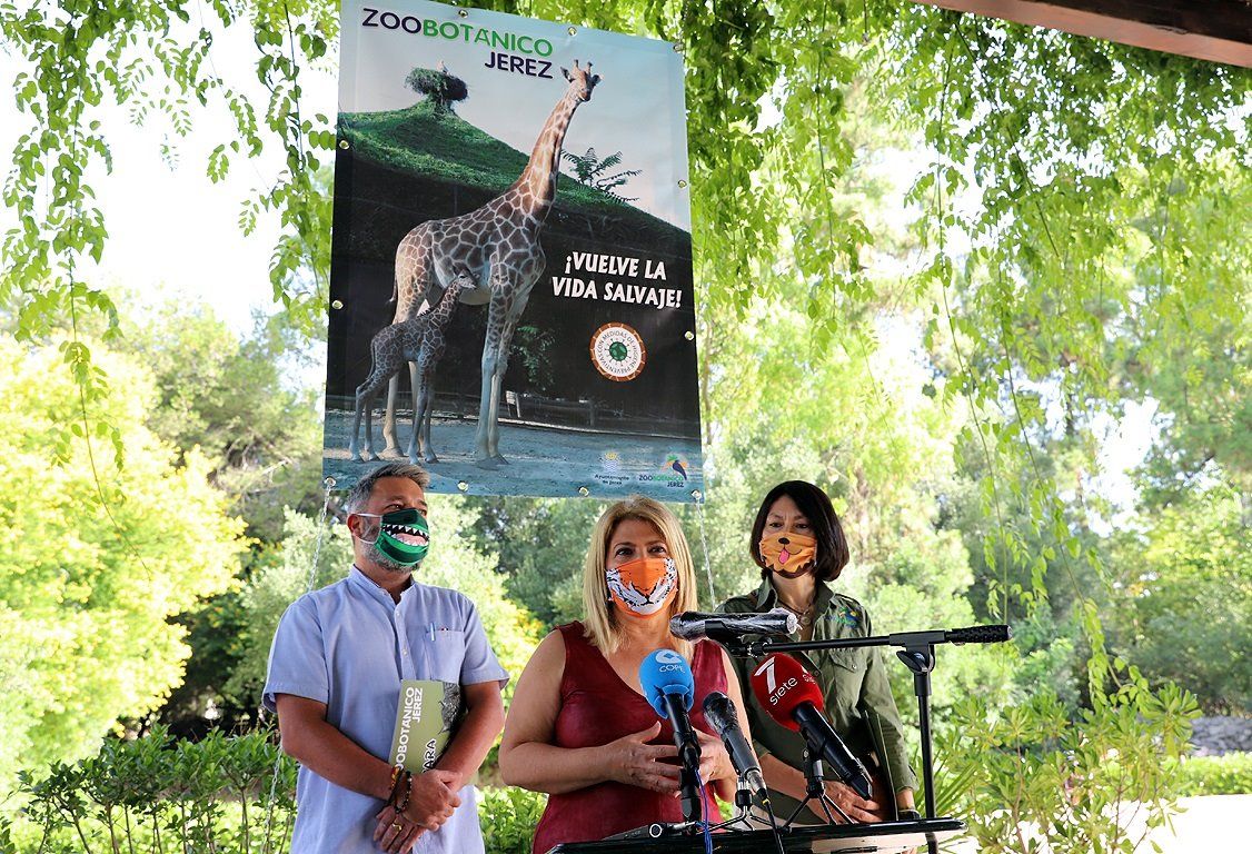 Un momento de la presentación de la reapertura del Zoo, presidida por la alcaldesa de Jerez.