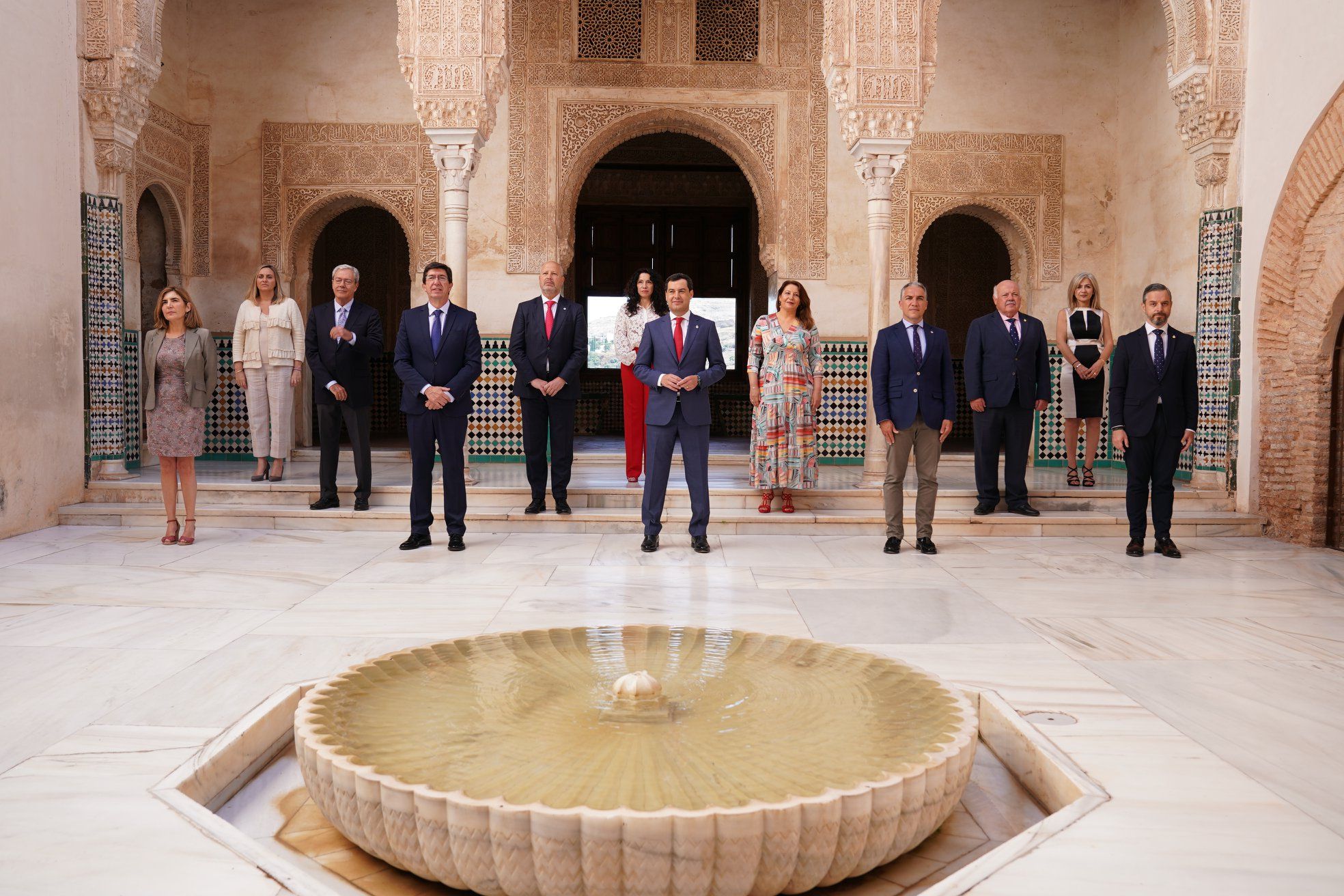 El Gobierno andaluz en pleno, este martes en La Alhambra.