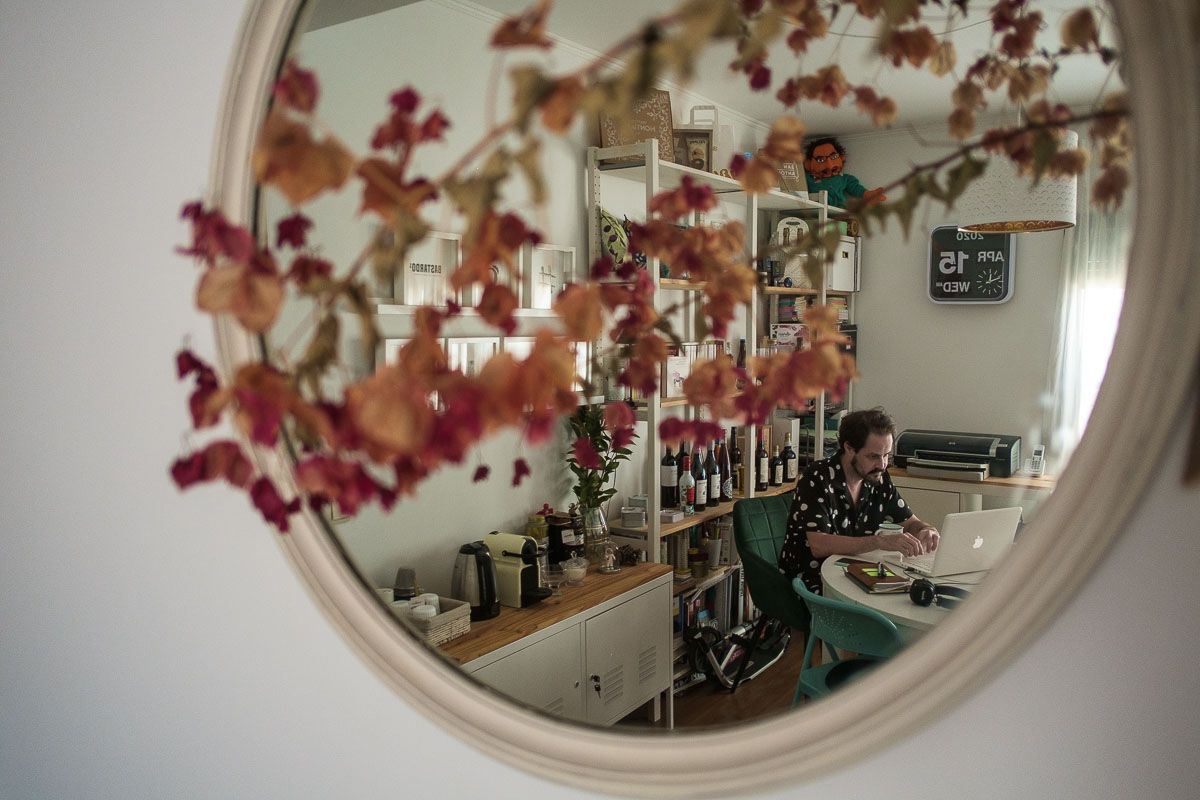 Salva, en su estudio. FOTO: MANU GARCÍA