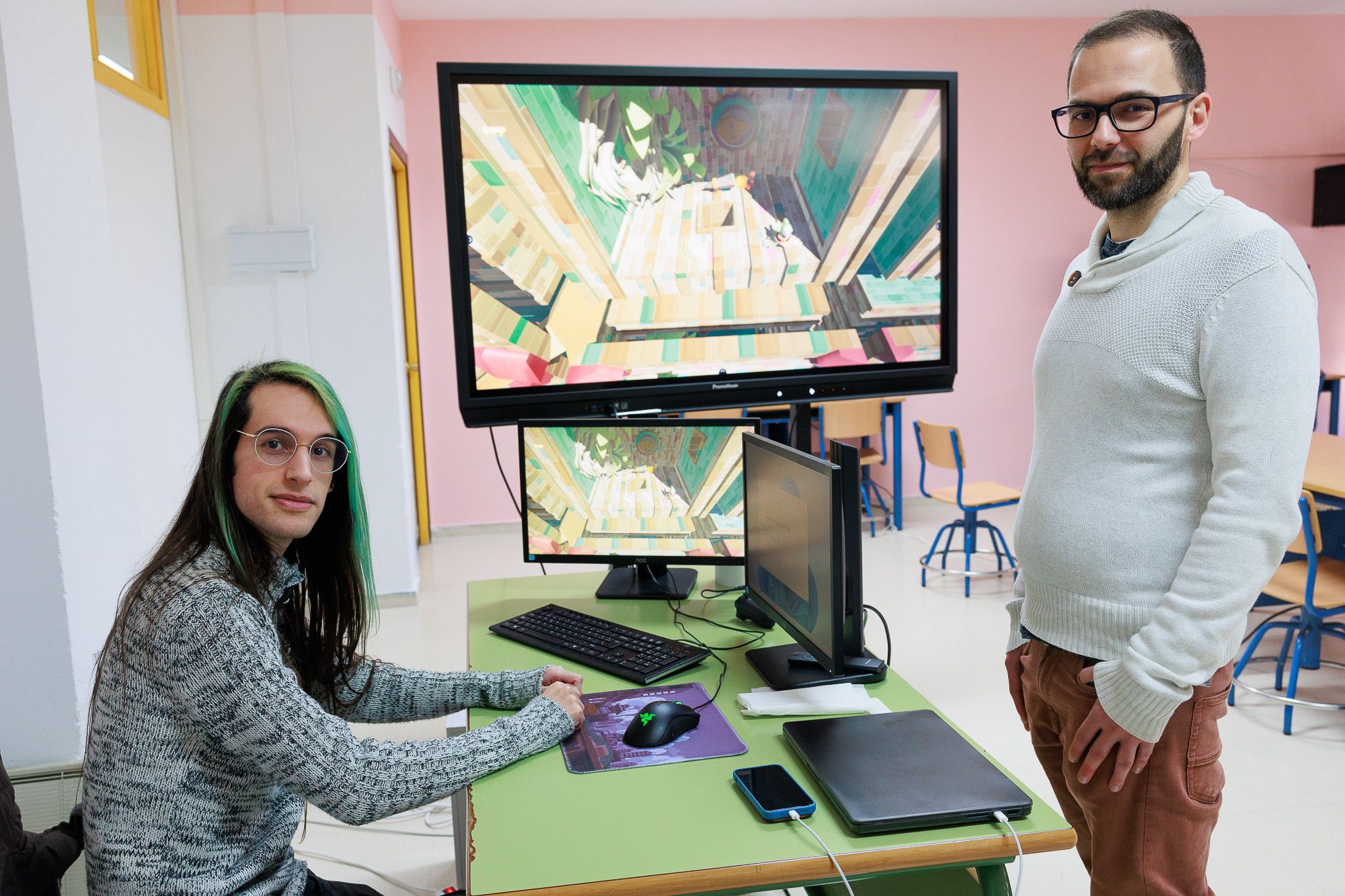 El isleño Gabriel Ruiz y el chiclanero David Verdugo crean Kiwi’s Adventure en el IES Rafael Alberti. 