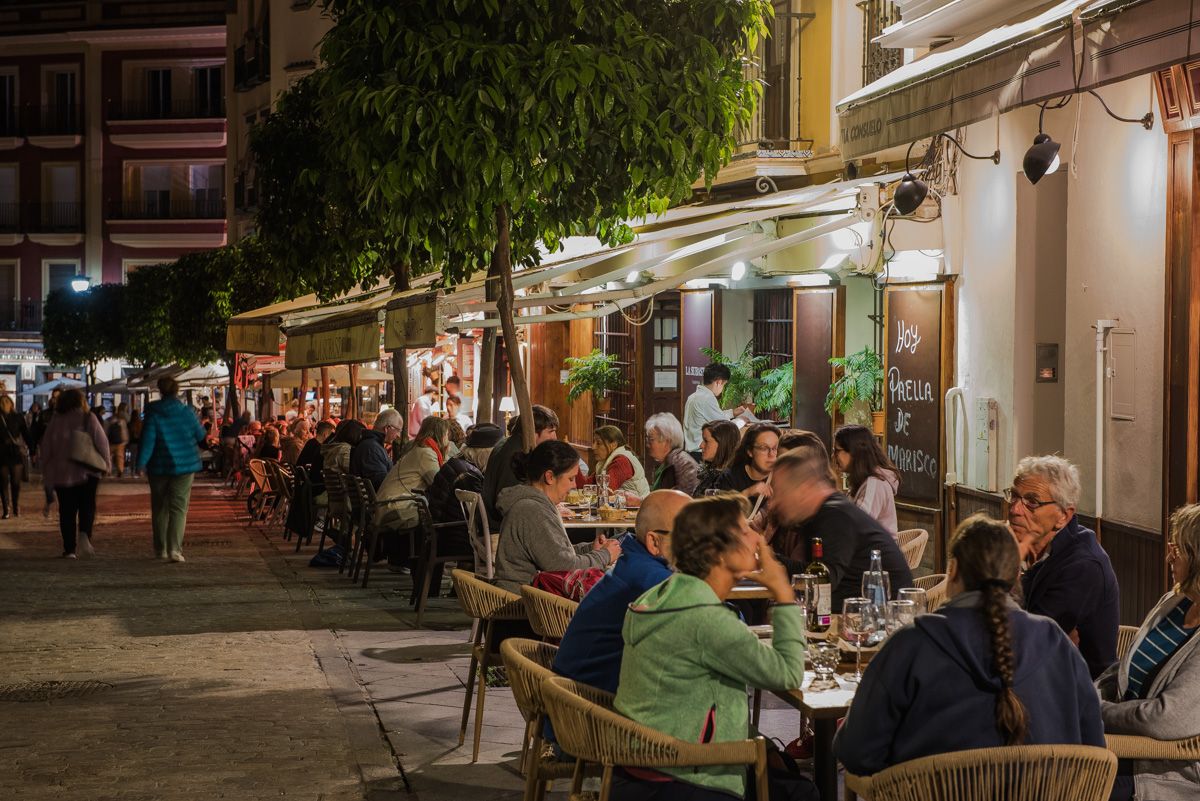 Veladores en el centro de Sevilla.