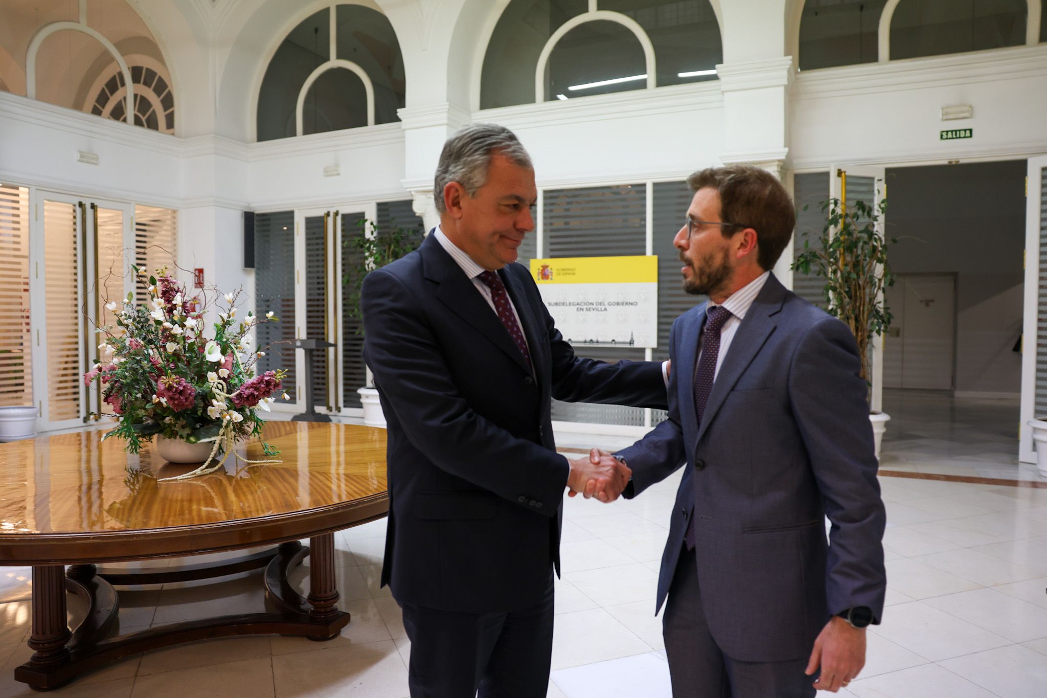 El alcalde de Sevilla, José Luis Sanz, con el subdelegado, Curry Toscano, en su primera 'cumbre'.