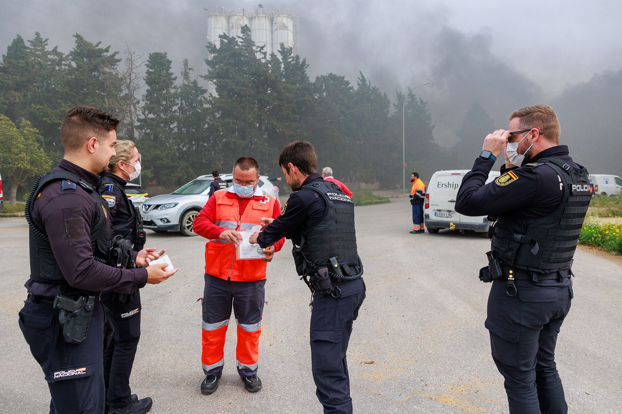 El incendio de una nave en Puerto Real, en imágenes.