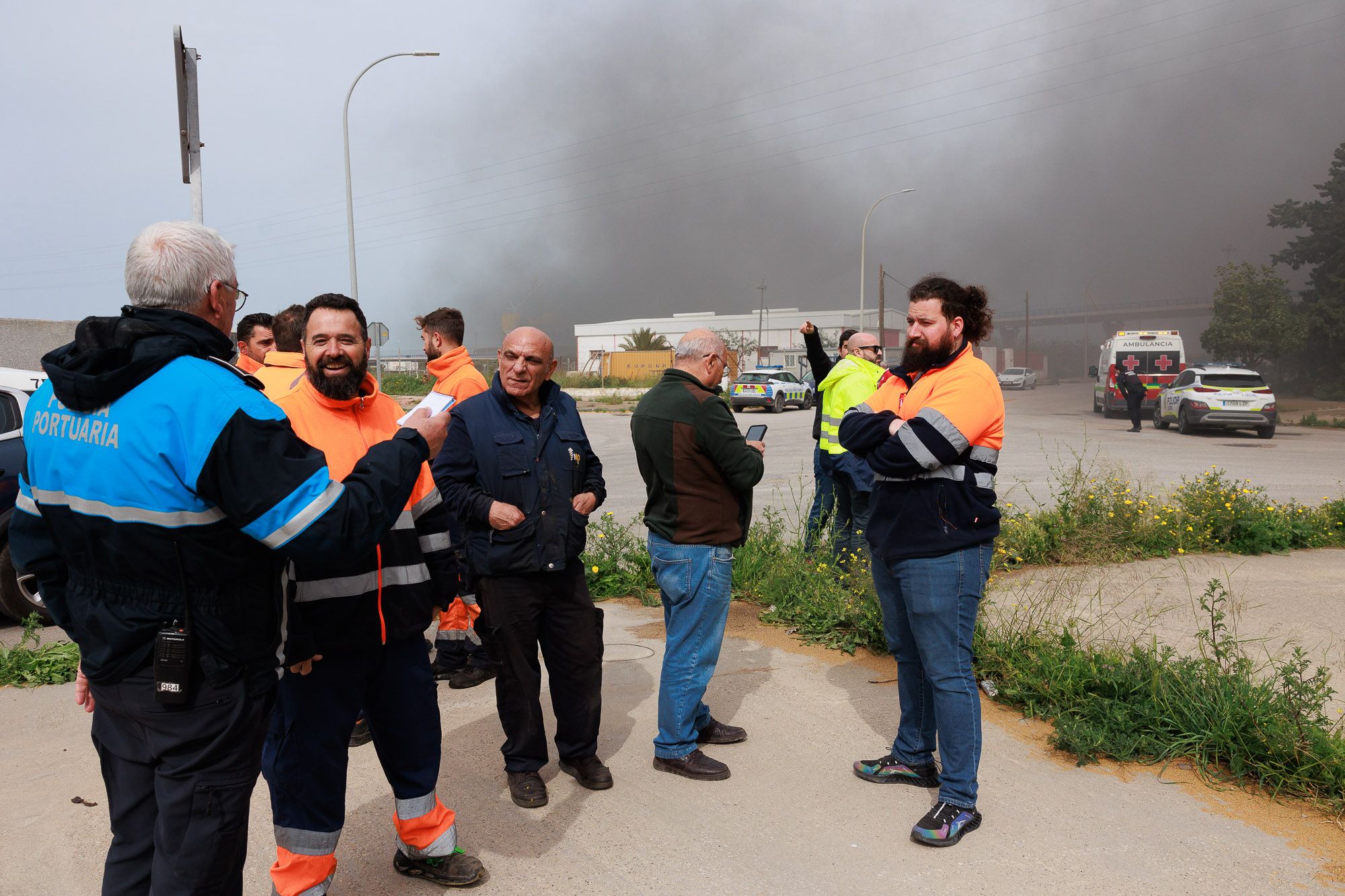 El incendio de una nave en Puerto Real, en imágenes.