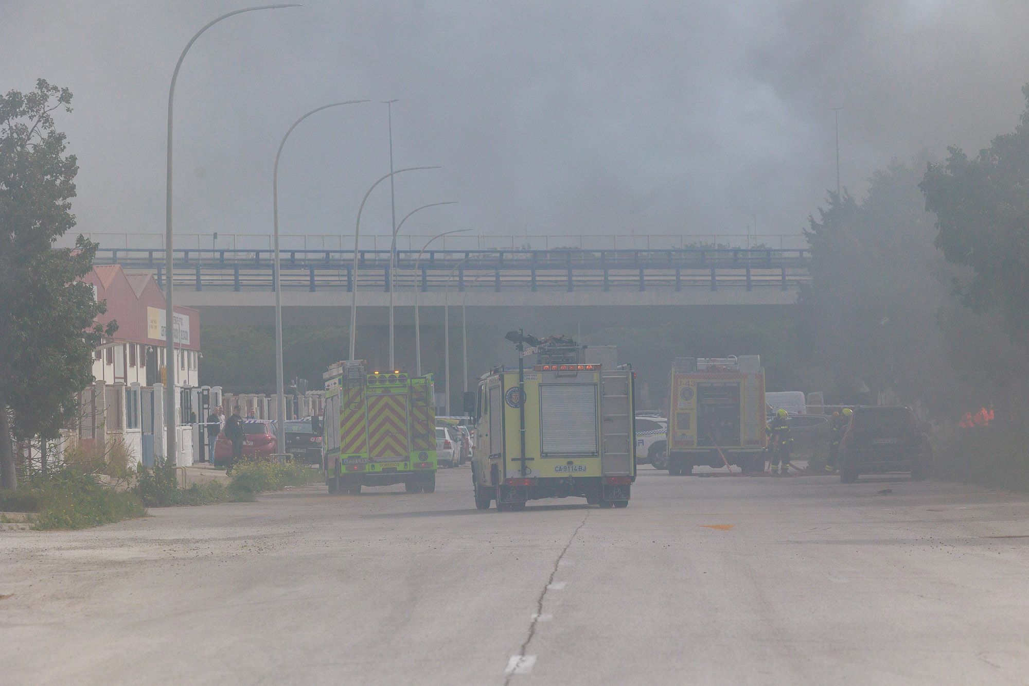 El incendio de una nave en Puerto Real, en imágenes.