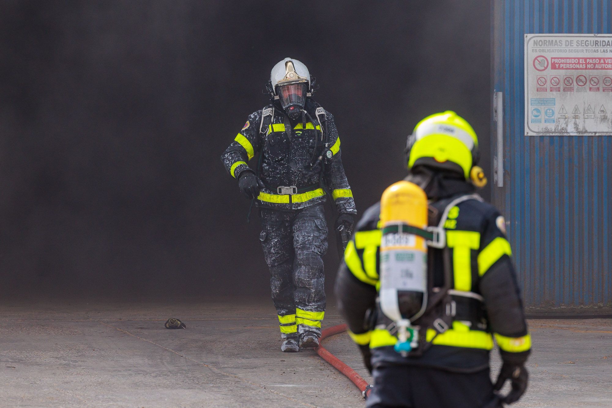 El incendio de una nave en Puerto Real, en imágenes.