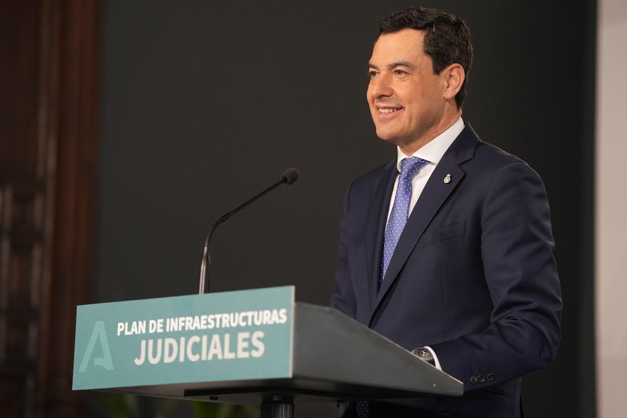 Juanma Moreno, presidente de la Junta de Andalucía, en la presentación de las infraestructuras judiciales.