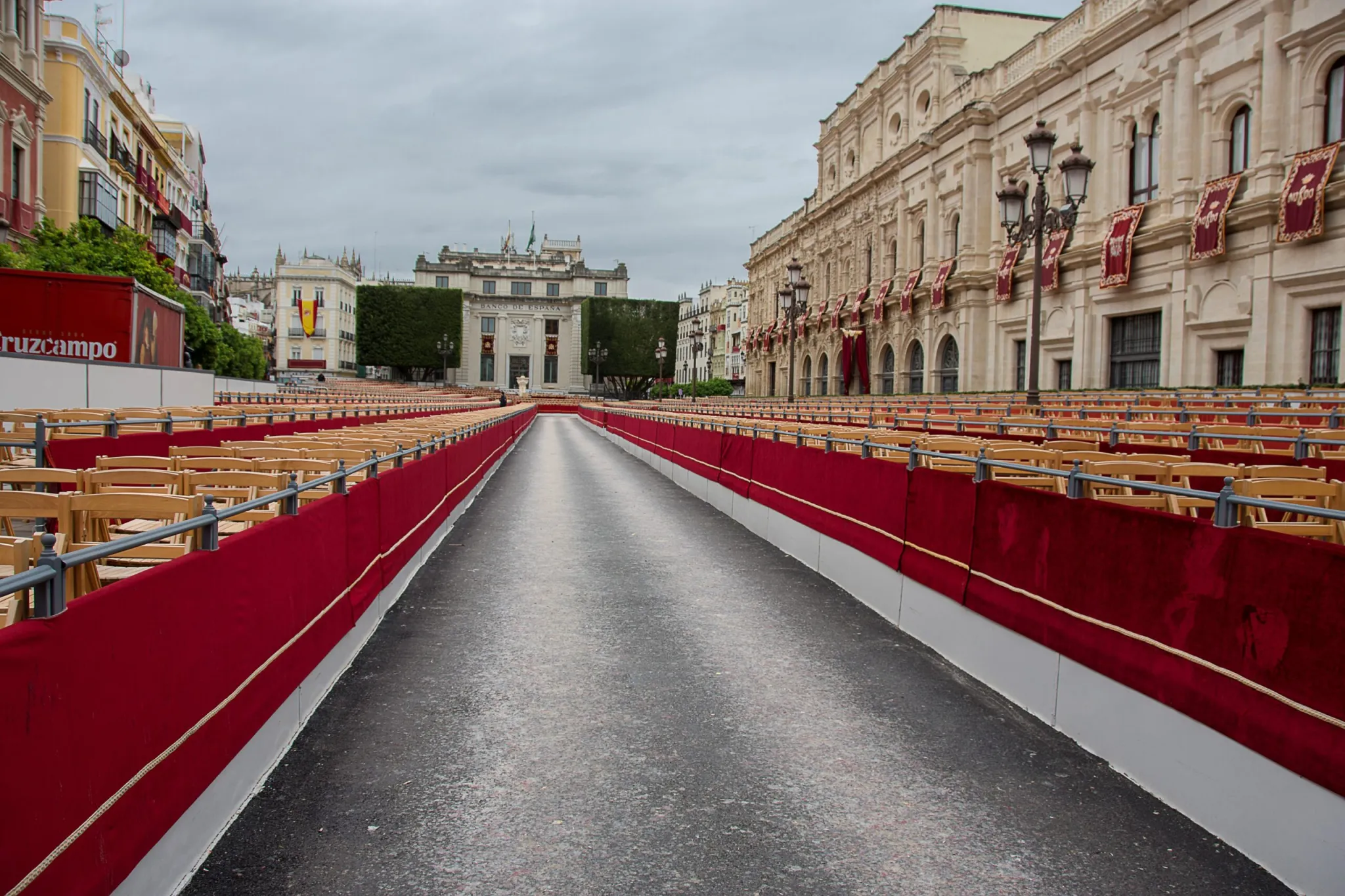 Palcos de la Carrera Oficial en la avenida de la Constitución.
