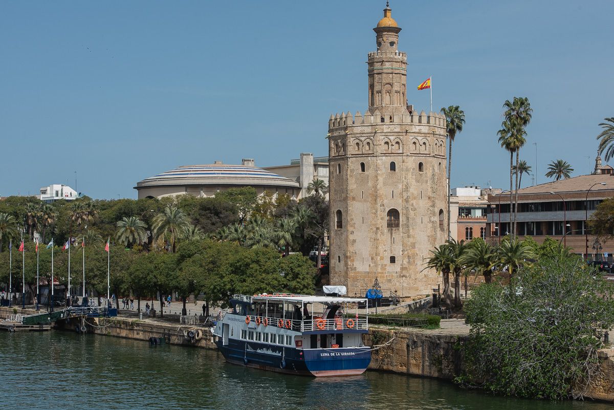 Más de 500 pasajeros llegan desde este domingo a Sevilla para disfrutar de la Feria de Abril.