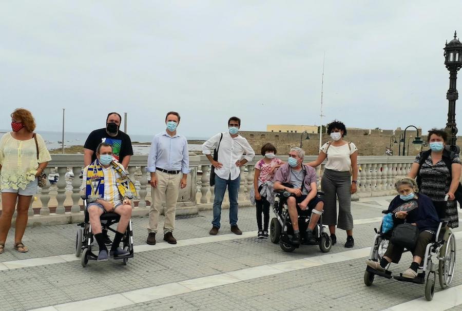 Primer paseo de los residentes de Matías Calvo. 
