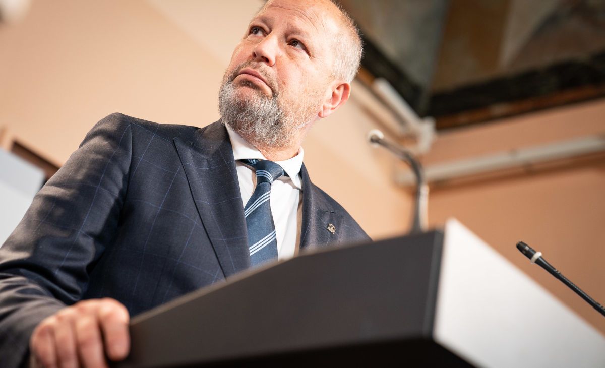 Imbroda, en una rueda de prensa en marzo. FOTO: Junta