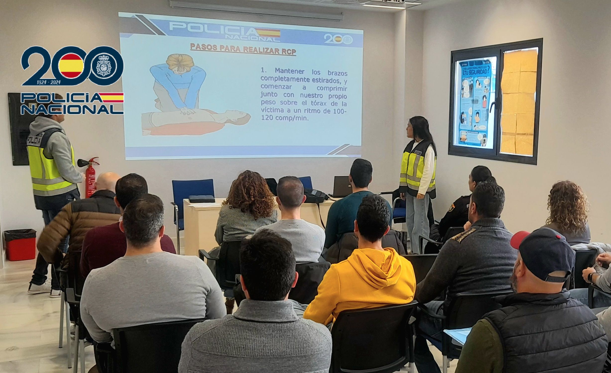 Una formación de Policía Nacional en Jerez sobre atragantamiento, este jueves.