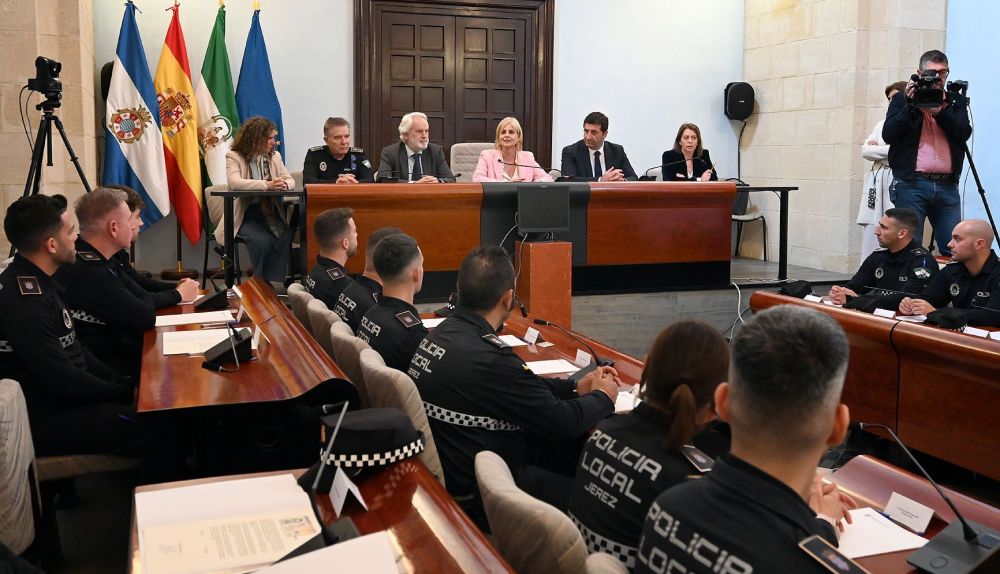 Alcaldesa   Toma posesion Policias Locales   02