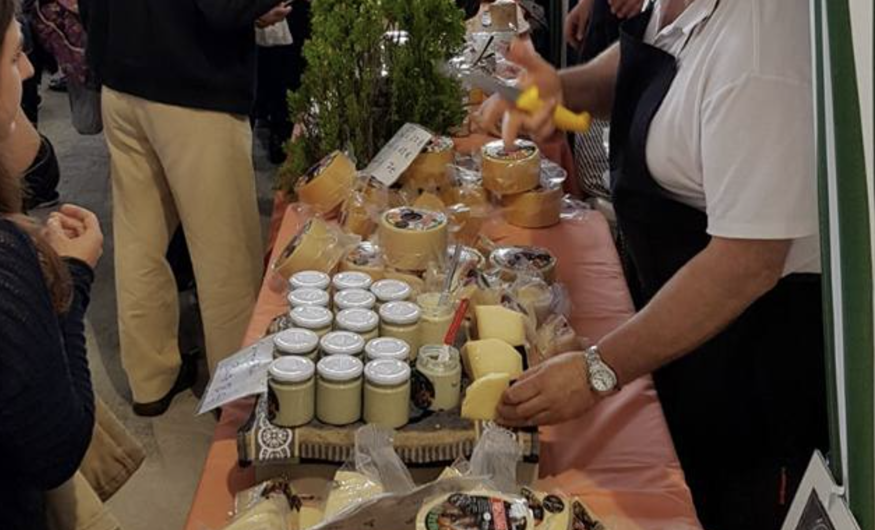 Feria del queso de Andalucía en una edición pasada en Villaluenga del Rosario.