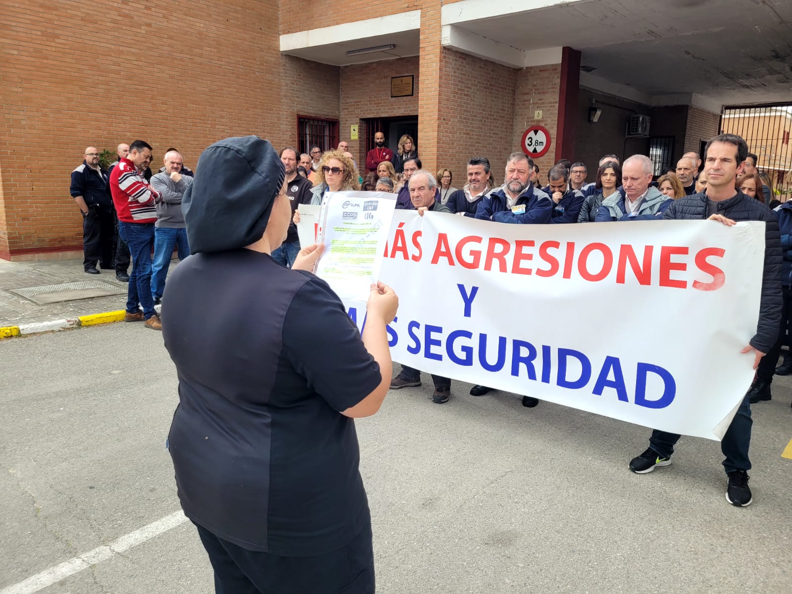 Concentración en el centro de Puerto II en repulsa por el asesinato de la trabajadora penitenciaria de Tarragona.  CSIF