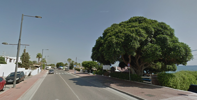 El Paseo del Mediterráneo de Mojácar, lugar donde sucedieron los hechos, en una imagen de Google Maps.