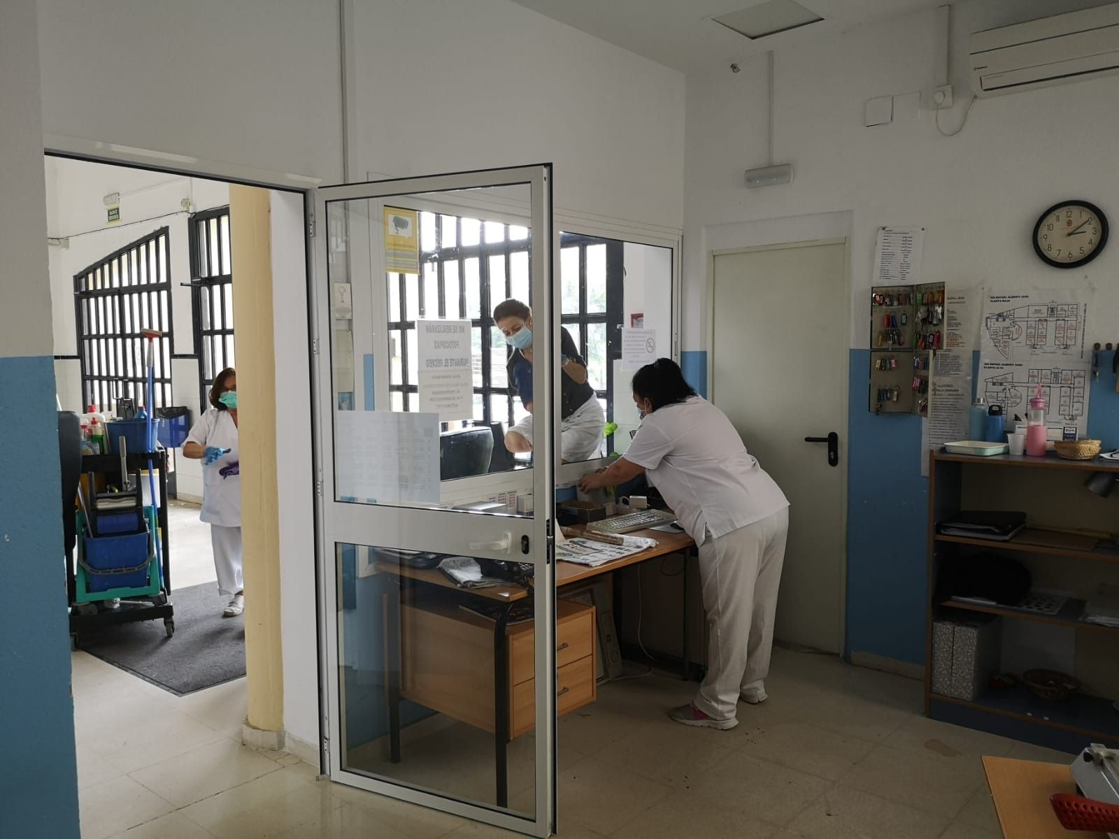 Un instituto, durante el periodo de matriculación.