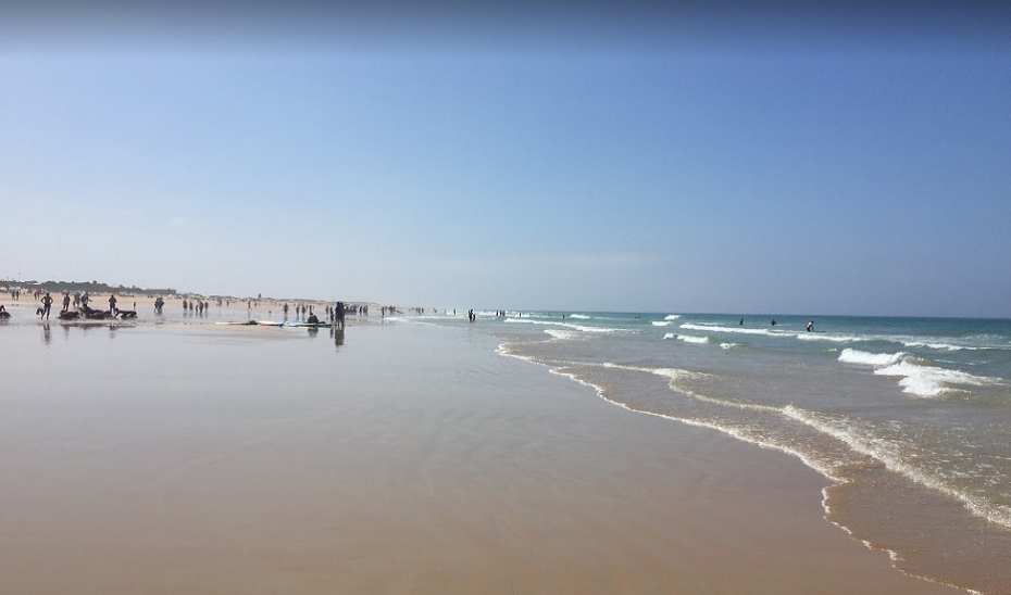 El Palmar, un ejemplo de las playas perfectas para el baño que tiene Andalucía.