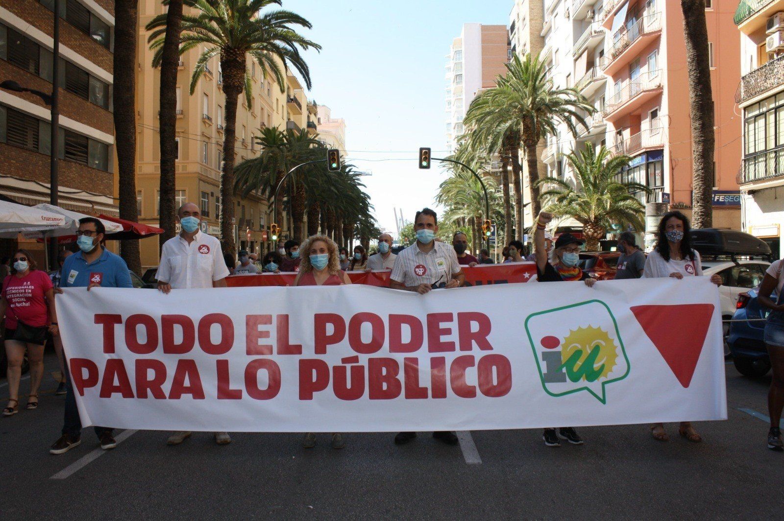 Toni Valero, de IU Andalucía, al frente de la manifestación convocada en Málaga.