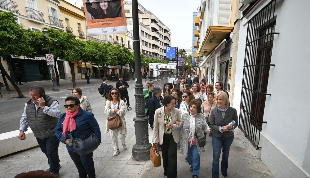 Inauguración de la exposición de banderolas 'Tributo a las Nuestras' en Jerez.