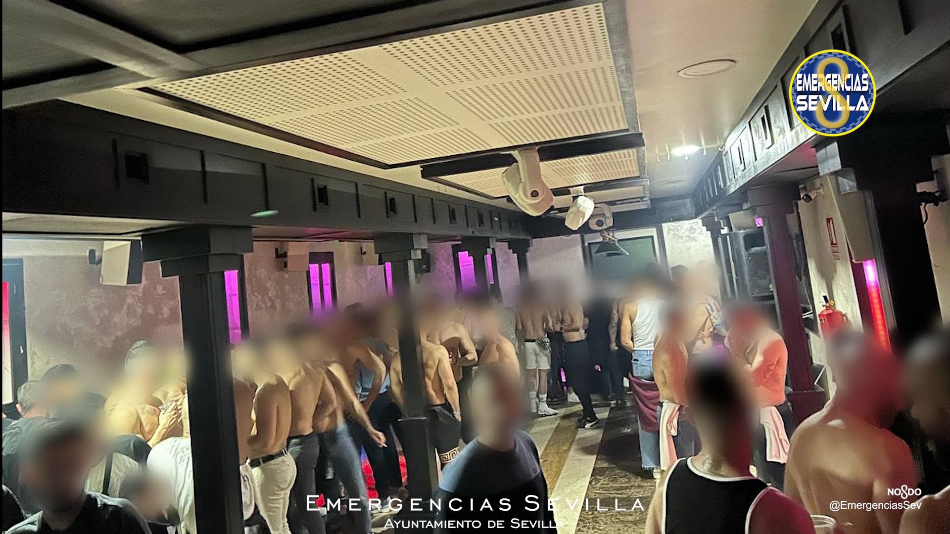 El establecimiento, a la llegada de la Policía Local de Sevilla.