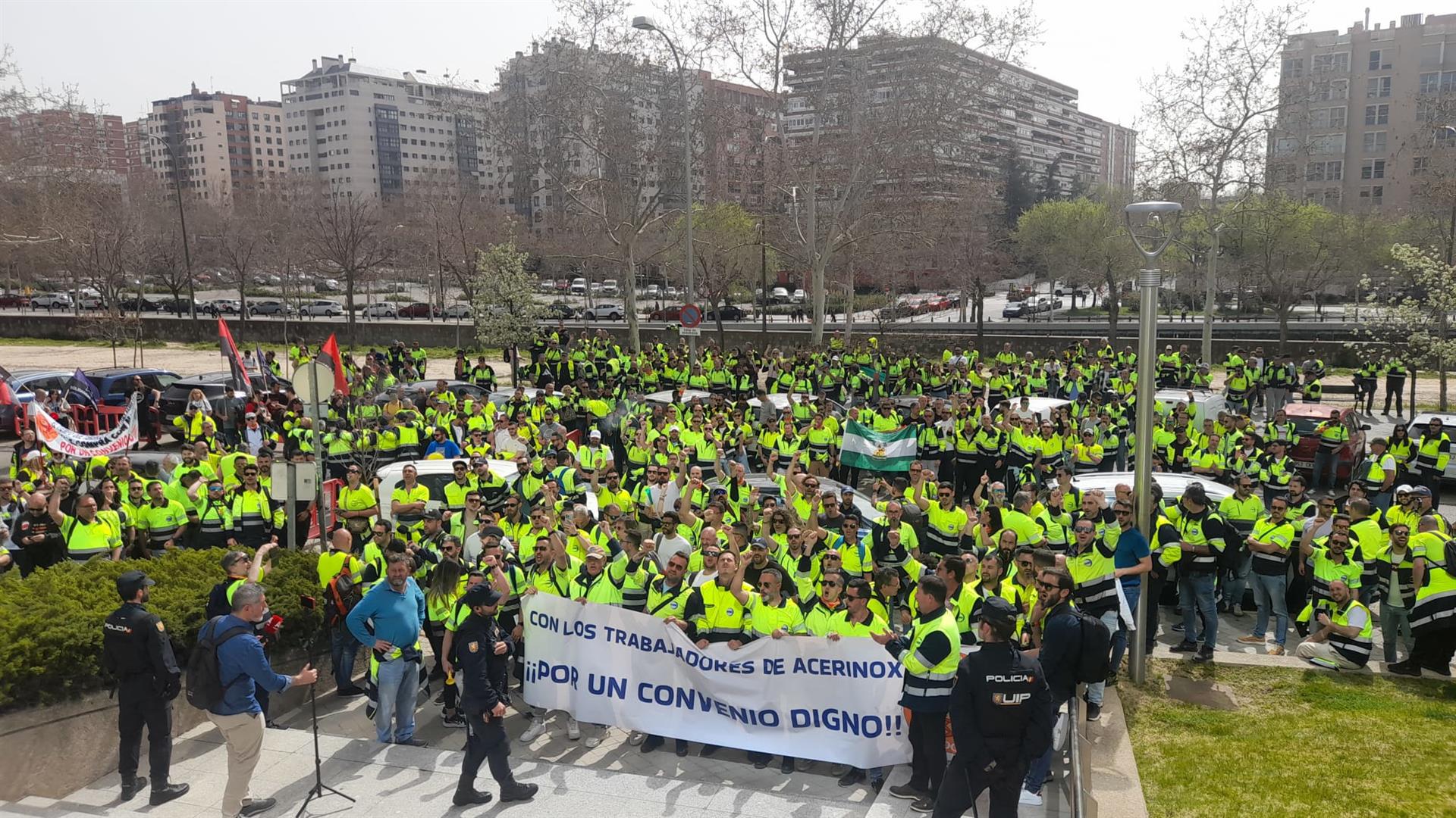La plantilla de Acerinox protestando en Madrid.