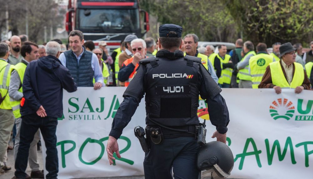 MANIFESTACION AGRICULTORES BLOQUEO PUERTO SEVILLA 07