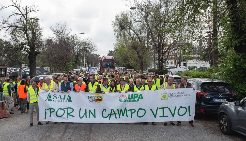 MANIFESTACION AGRICULTORES BLOQUEO PUERTO SEVILLA 08