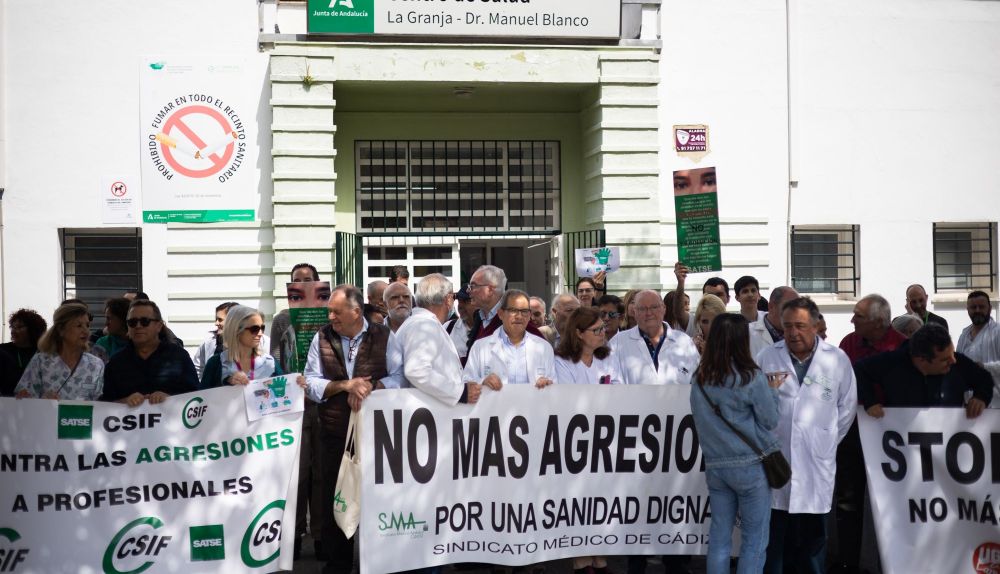 La principal reclamación del sector es que haya agentes de seguridad siempre que los centros estén abiertos.