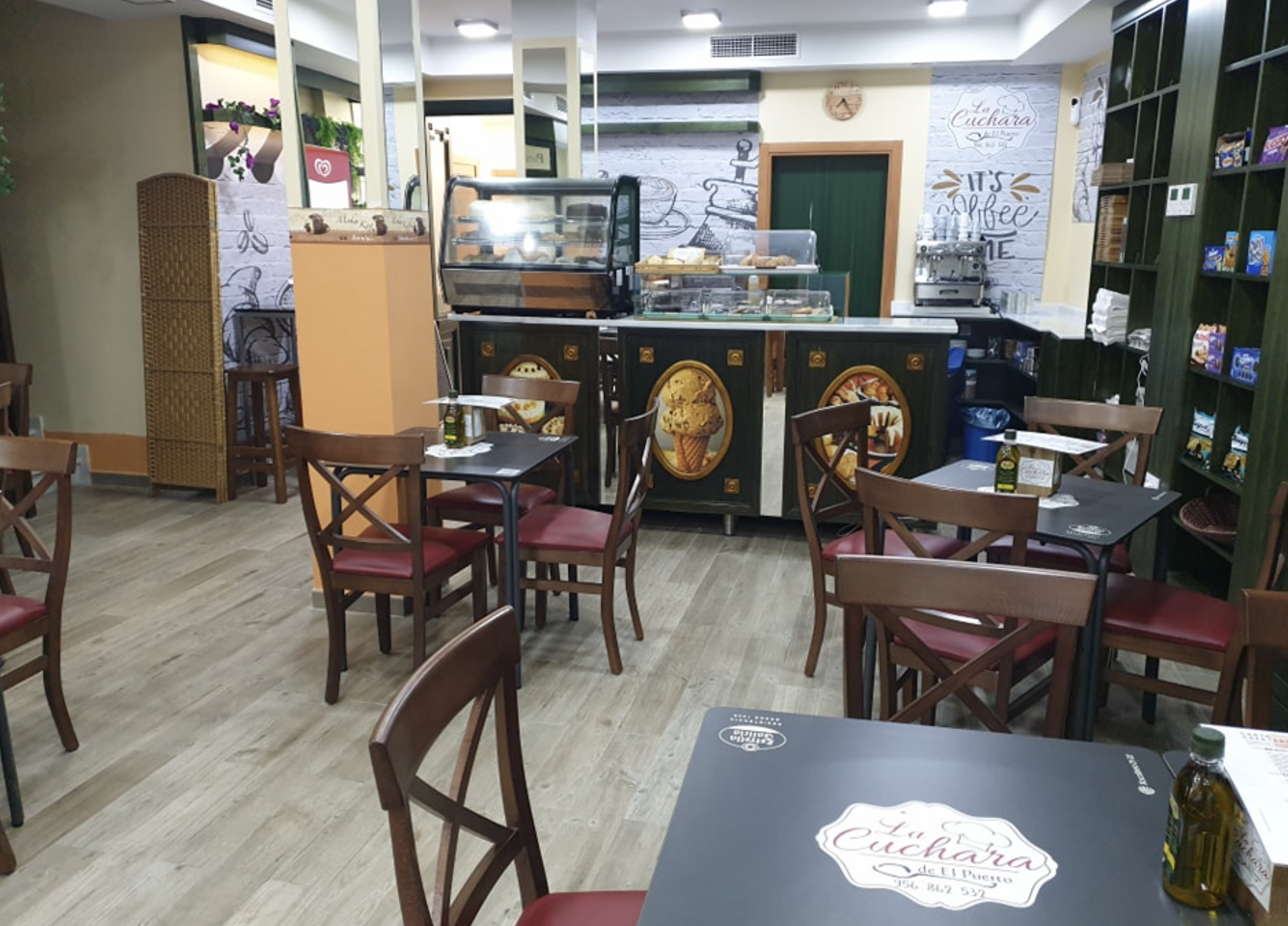 Inauguran una nueva cafetería en la calle Pedro Muñoz Seca, en un local cerrado durante más de 20 años.