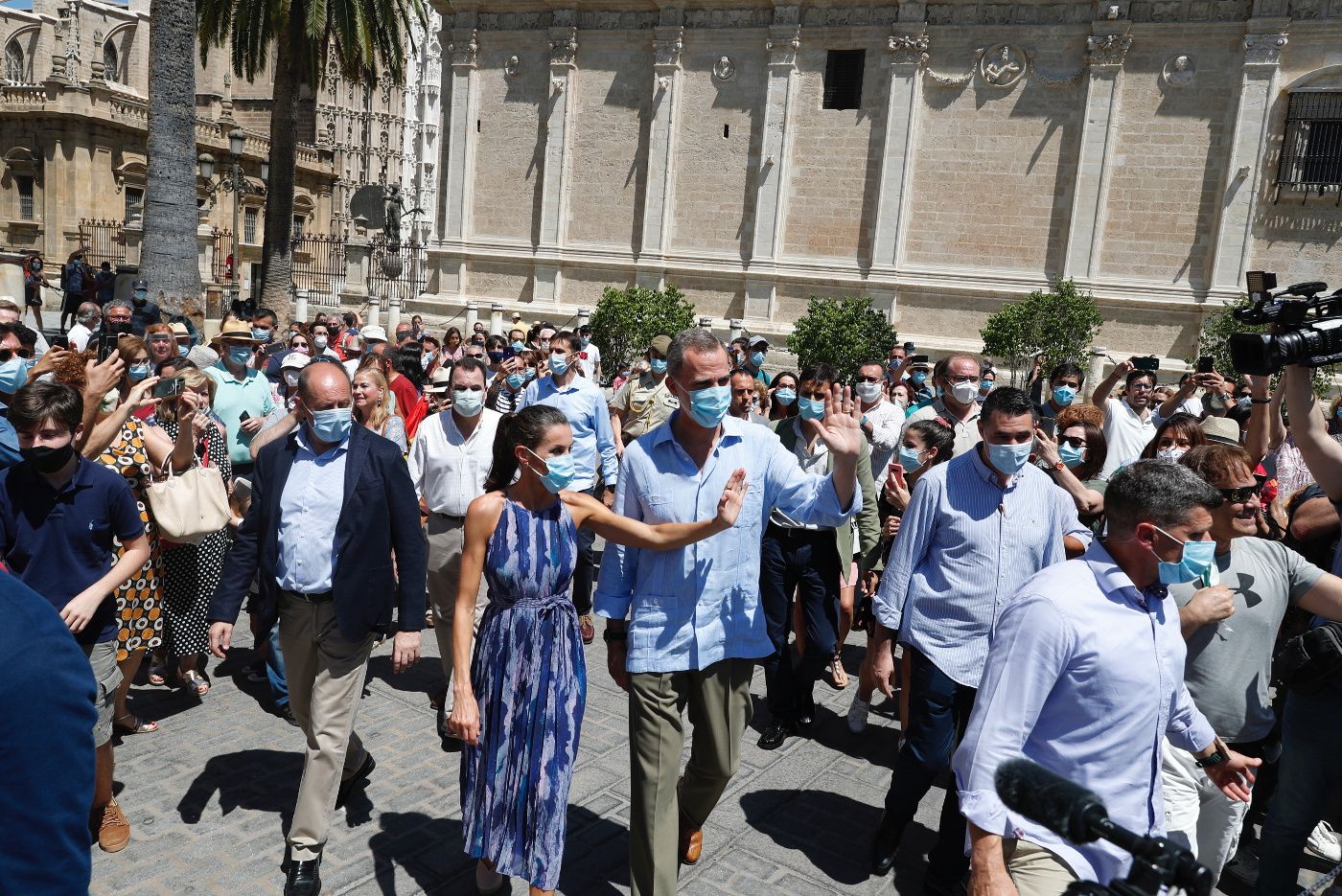Don Felipe y Doña Letizia durante su visita al centro de Sevilla