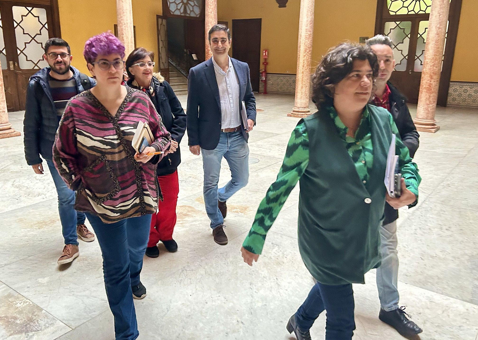 Los trabajadores de los Planes de Empleo de Sanlúcar cobrarán en los próximos meses. La alcaldesa a la salida del pleno. Los trabajadores de los Planes de Empleo de Sanlúcar cobrarán en los próximos meses. La alcaldesa a la salida del pleno.