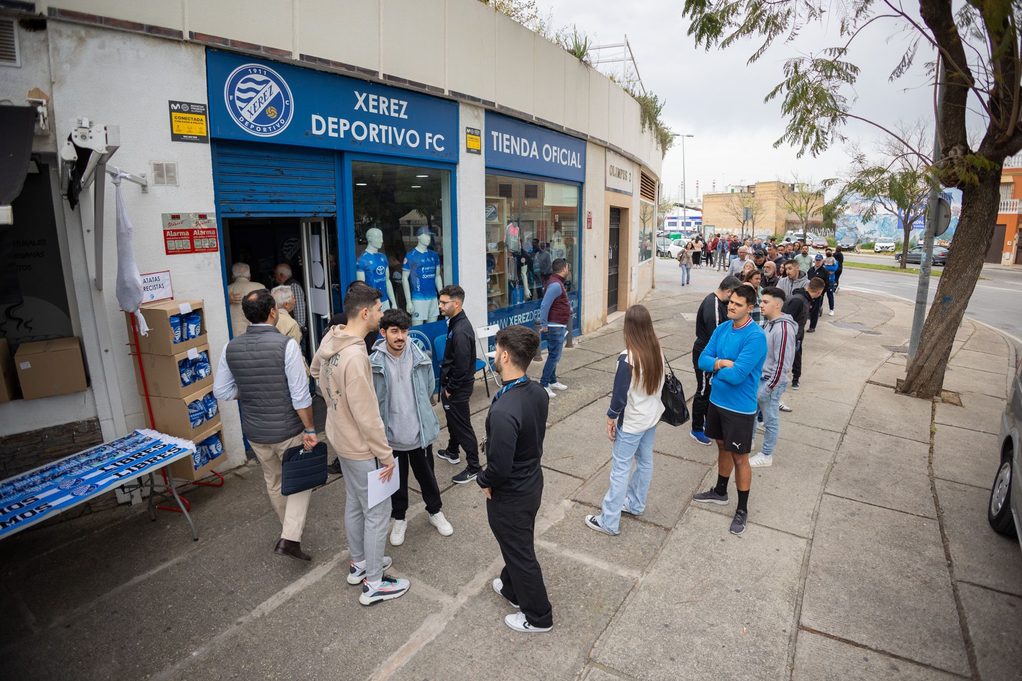 Largas colas para votar en las elecciones del Xerez DFC.