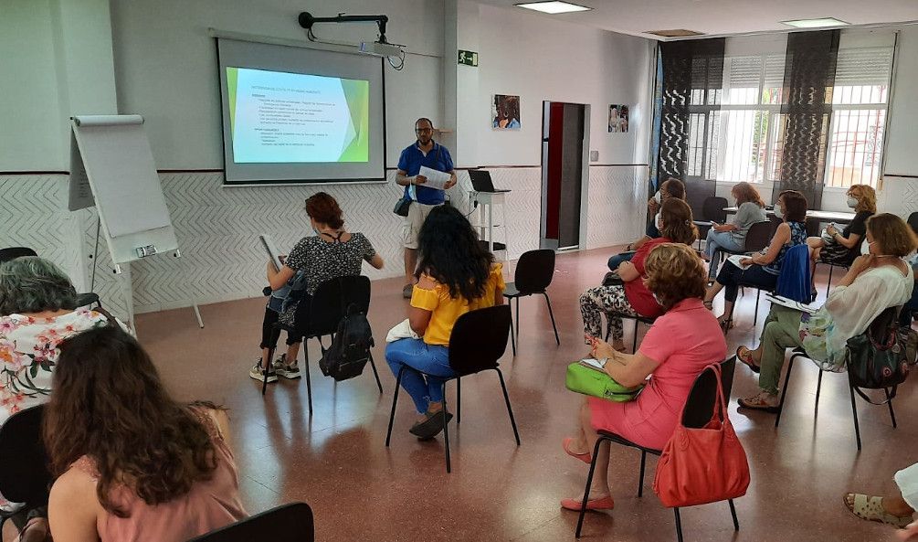 Encuentro en el Centro Comunitario Intercultural de la Zona Sur de Jerez. 