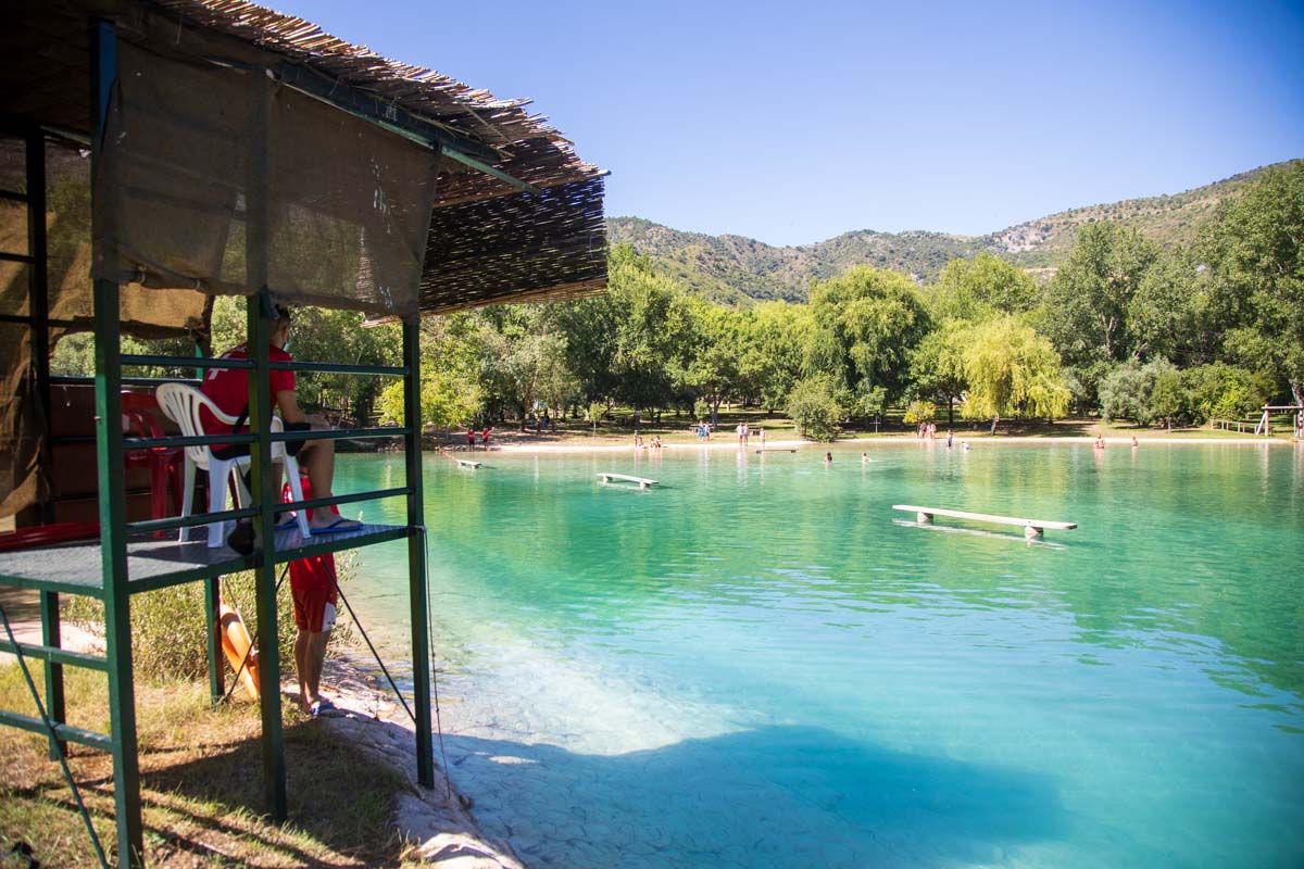 Imagen de 'la playita' de Zahara de la Sierra, un atractivo que bate récords.