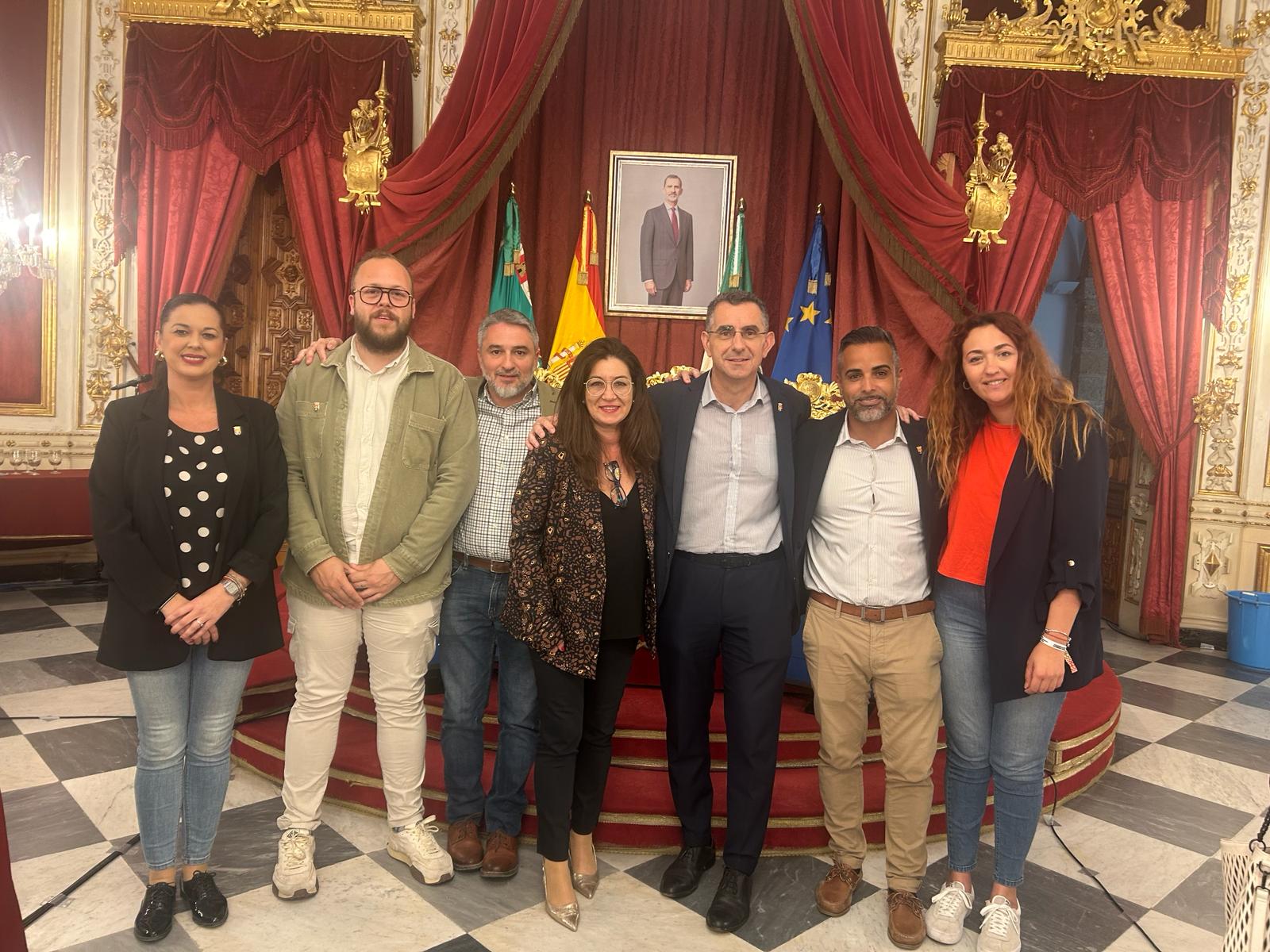 Alcalde y delegados de Barbate tras el llaneo de la Diputación. Alcalde y delegados de Barbate tras el llaneo de la Diputación.