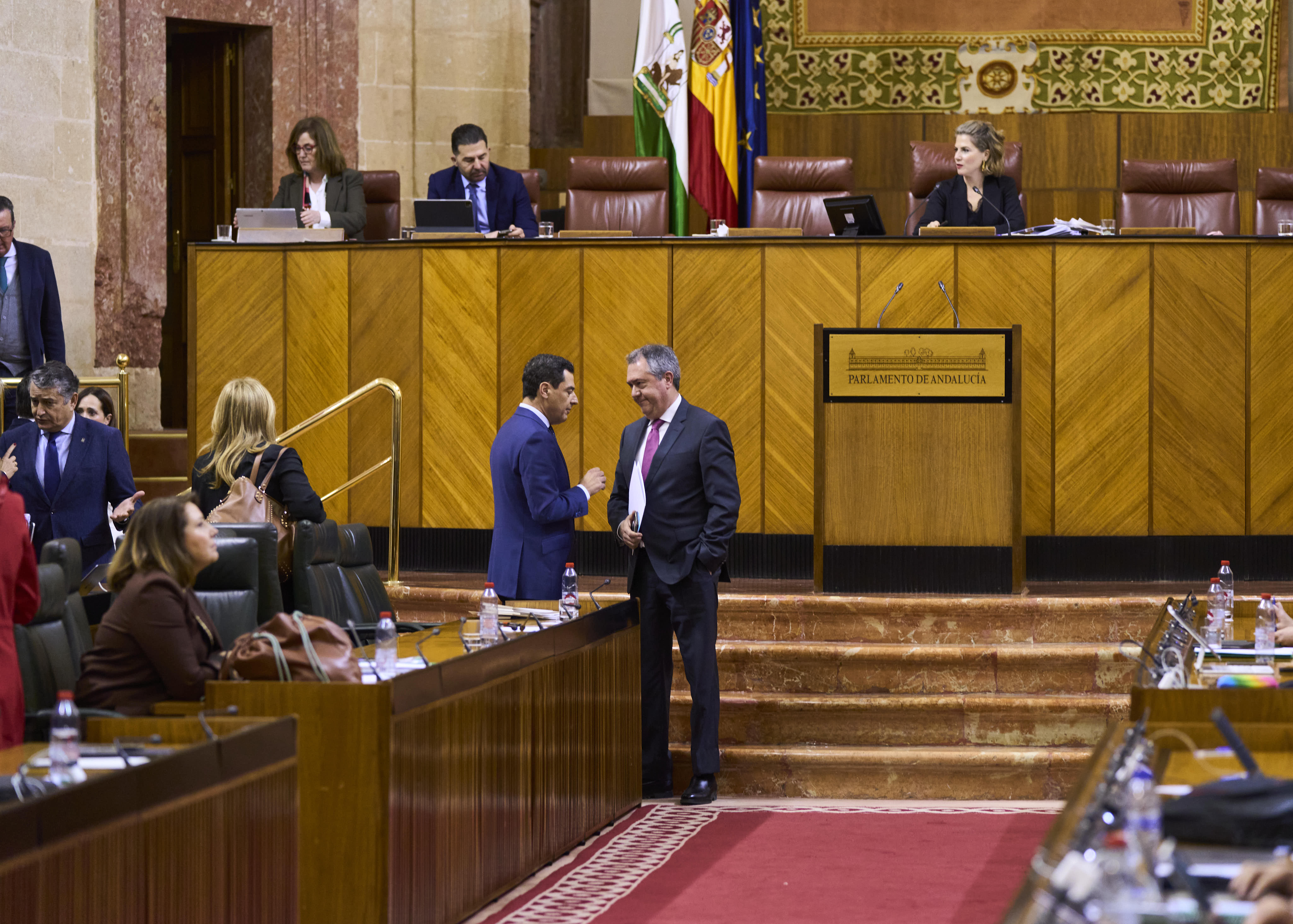 Juanma Moreno (PP) junto a Juan Espadas (PSOE).