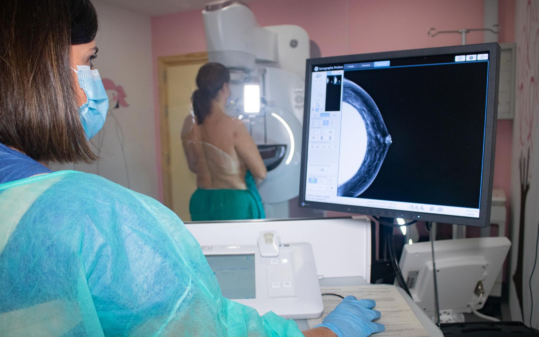 Mamografía preventiva en el Hospital Virgen del Rocío de Sevilla, en una imagen de archivo del centro hospitalario del SAS.